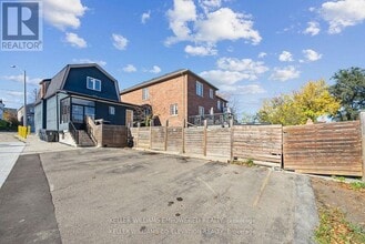 681 Scarlett Rd in Toronto, ON - Building Photo - Building Photo