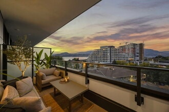 3389 Lakeshore Rd in Kelowna, BC - Building Photo - Building Photo