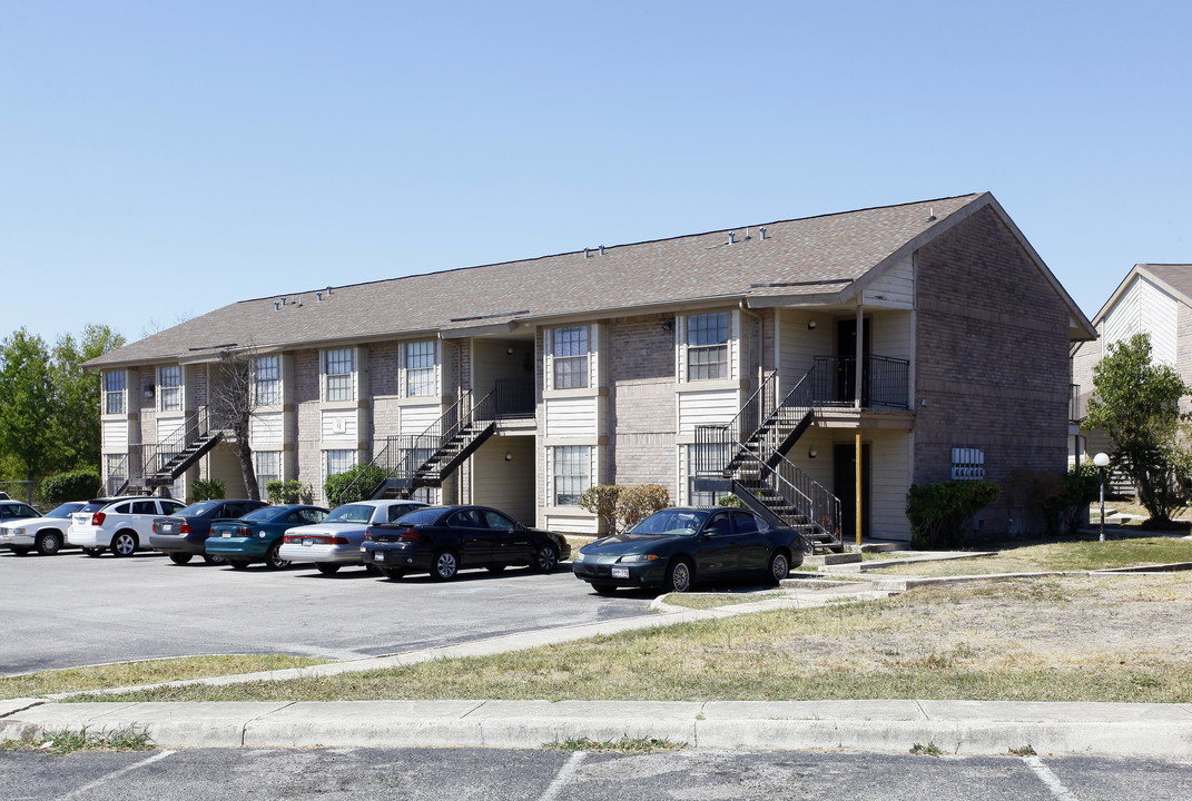 Towne East Village in Converse, TX - Building Photo