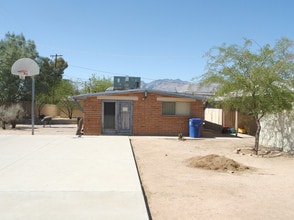 1415-1425 N Louis Ln in Tucson, AZ - Building Photo - Building Photo