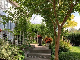 45 Chalet Rd in Toronto, ON - Building Photo