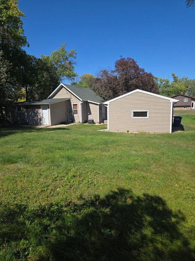 property at 1305 W Hanson Ave