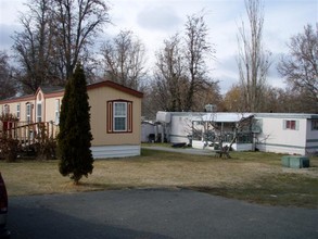 1215 SW 11th St in Hermiston, OR - Building Photo - Building Photo