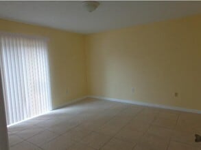 7090 NW 173rd Dr, Unit # 208 in Hialeah, FL - Building Photo - Building Photo