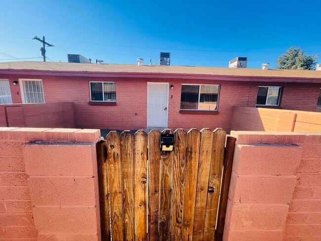 3521 N Flowing Wells Rd in Tucson, AZ - Building Photo - Building Photo
