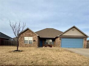 630 Lasso Ln in Centerton, AR - Building Photo - Building Photo