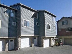 10700 24th Ave NE in Seattle, WA - Building Photo - Building Photo