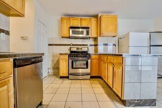 571 Somerville Ave, Unit 571A in Somerville, MA - Building Photo - Building Photo