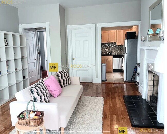 869 Beacon St, Unit 4 in Boston, MA - Building Photo - Building Photo