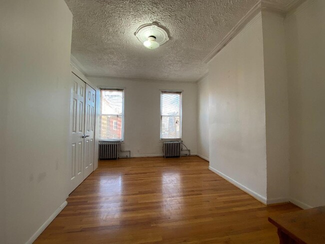 493 Pavonia Ave in Jersey City, NJ - Building Photo - Building Photo