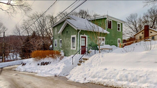 2 Currituck Rd in Newtown, CT - Building Photo - Building Photo