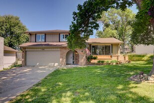 11680 Meredith Ave in Omaha, NE - Building Photo