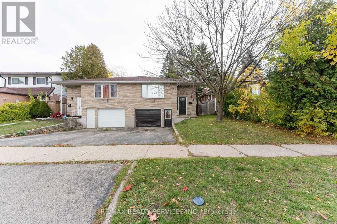 32 Obermeyer Dr in Kitchener, ON - Building Photo