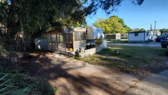 6415 Massachusetts Ave in New Port Richey, FL - Building Photo