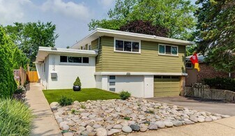 8934 Ewing Ave in Evanston, IL - Building Photo