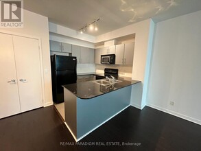 12-2712 Yonge St in Toronto, ON - Building Photo - Building Photo