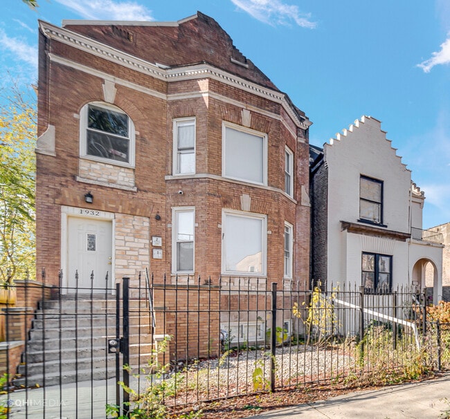 property at 1932 S Sawyer Ave