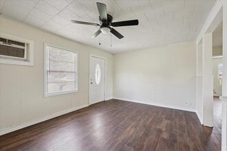 3811 Dunn Ave in Groves, TX - Building Photo - Building Photo
