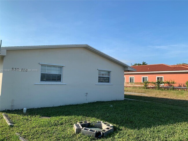 830 NE 5th Ave-Unit -830 in Homestead, FL - Building Photo - Building Photo