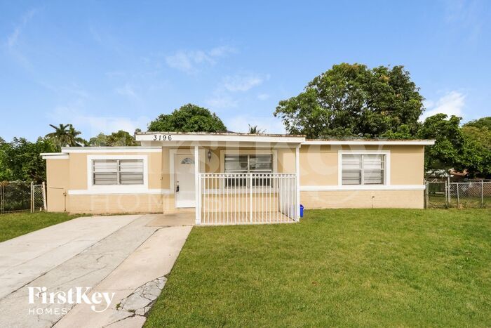 3196 N Seacrest Blvd in Boynton Beach, FL - Building Photo