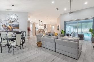 1800 Water Ridge Dr in Weston, FL - Building Photo - Building Photo