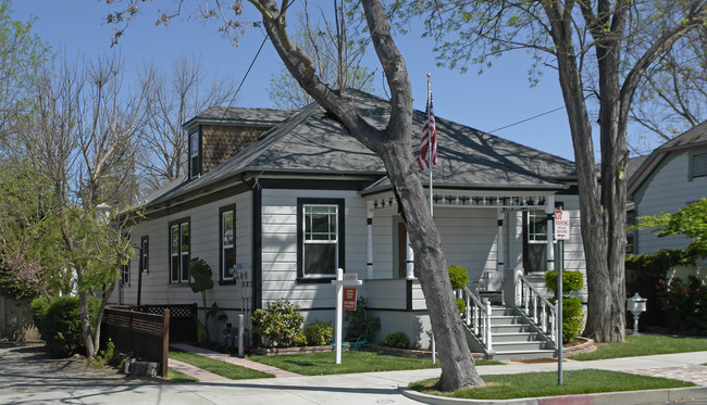 110 E Angela St in Pleasanton, CA - Building Photo - Building Photo