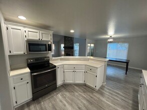 4283 SW Plumeria Way in Beaverton, OR - Building Photo - Building Photo