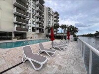 9800 W Bay Harbor Dr, Unit 704 in Bay Harbor Islands, FL - Foto de edificio - Building Photo