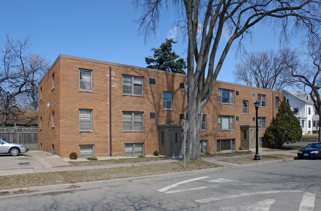 900 W 25th St in Minneapolis, MN - Foto de edificio - Building Photo