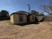 316 46th St in Lubbock, TX - Foto de edificio - Building Photo