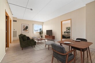 E Street Flats - Student Housing in Arden Hills, MN - Building Photo - Building Photo