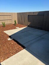1001 Wadsworth Dr in Roseville, CA - Foto de edificio - Building Photo