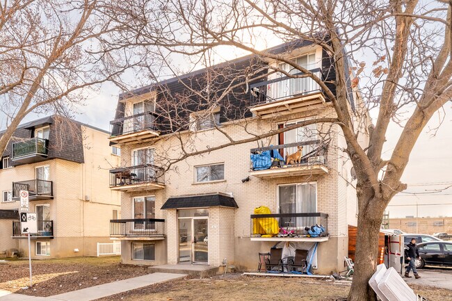 416 Robin Boul in Laval, QC - Building Photo - Building Photo