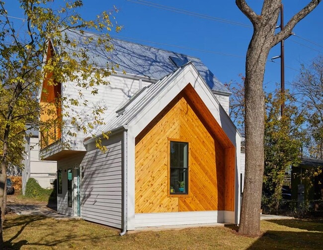 2002 Holly St in Austin, TX - Building Photo - Building Photo