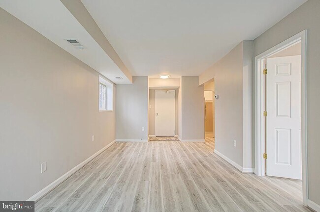5615 Franconia Rd, Unit 104 in Alexandria, VA - Building Photo - Building Photo