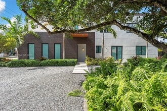 5500 SW 67th Ave in Miami, FL - Building Photo - Building Photo