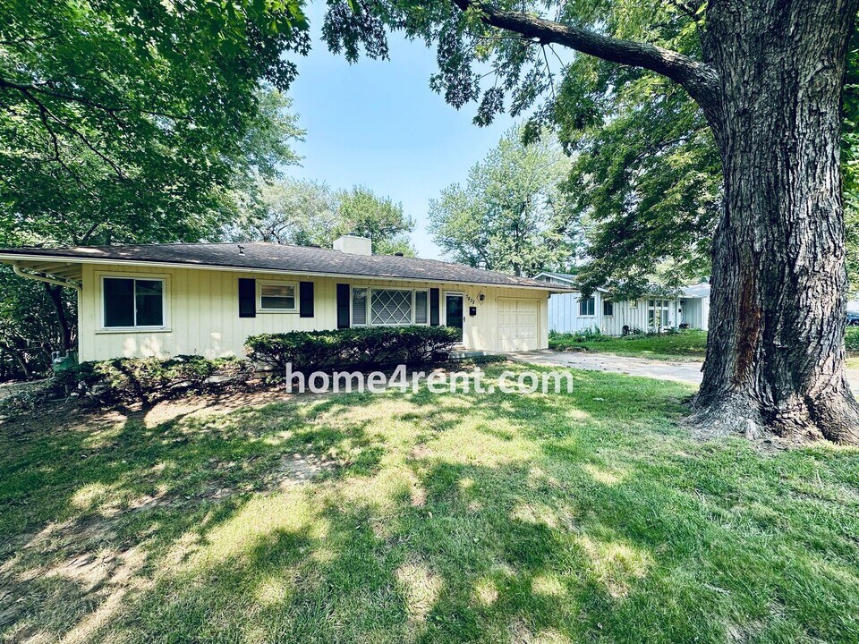 7832 Rosewood Ln in Prairie Village, KS - Building Photo