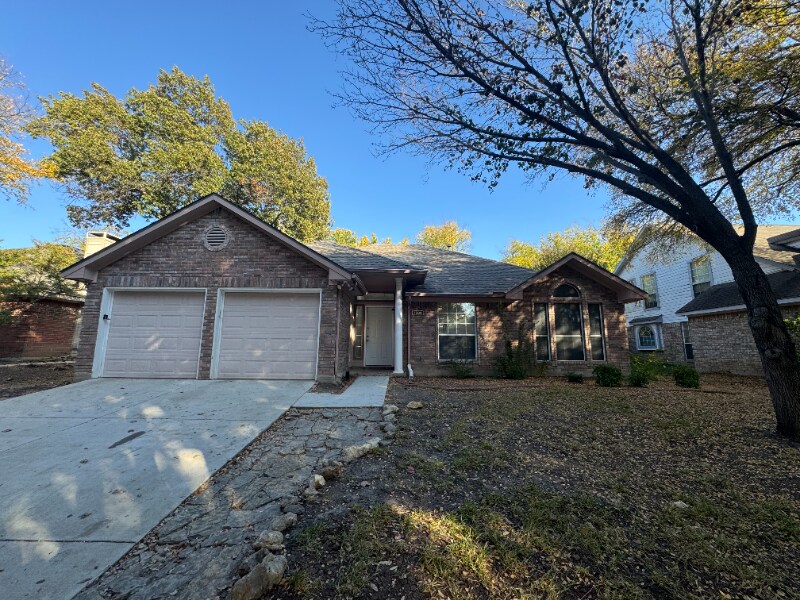 7504 Bear Lake Dr in Fort Worth, TX - Building Photo