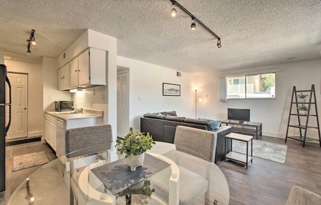7645 E Quincy Ave in Denver, CO - Building Photo - Building Photo
