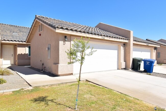 7380 E 37th Pl in Yuma, AZ - Building Photo - Building Photo