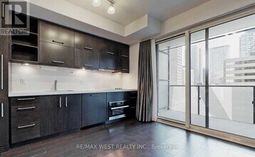 65 St Mary St in Toronto, ON - Building Photo - Building Photo