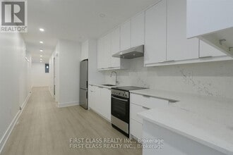 72 Chester Ave in Toronto, ON - Building Photo - Building Photo