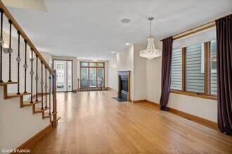 1631 W Wolfram St in Chicago, IL - Building Photo - Building Photo