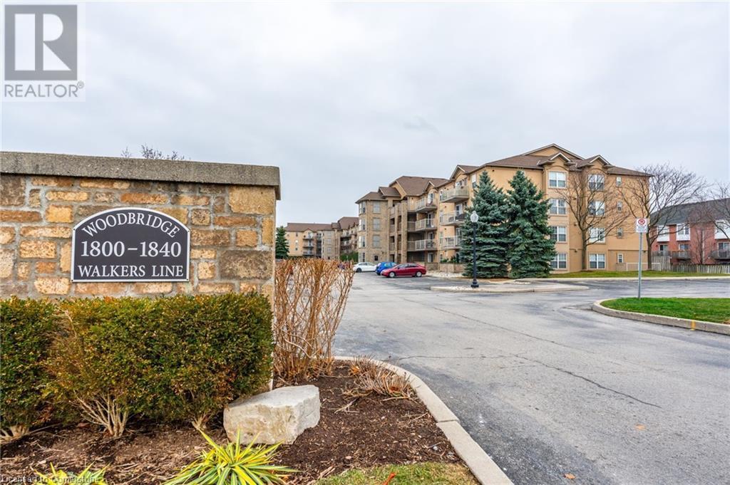 1830 Walkers Line in Burlington, ON - Building Photo