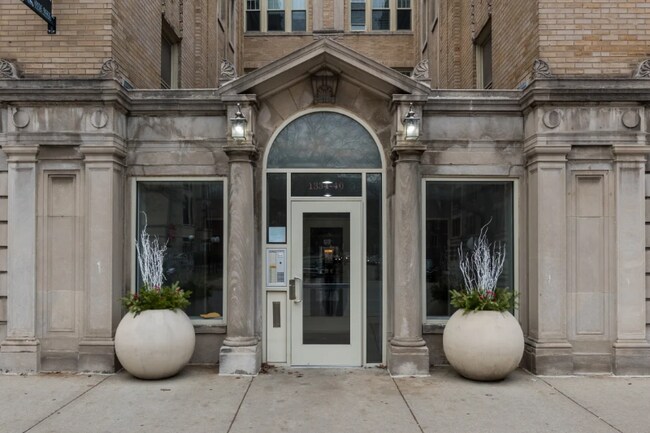 1320 E Hyde Park Blvd in Chicago, IL - Foto de edificio - Building Photo