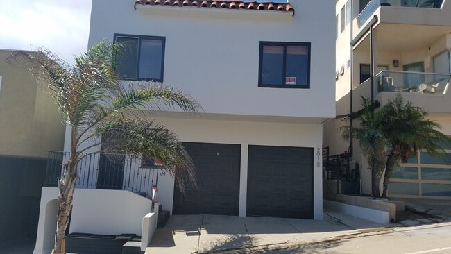 201 42nd St, Unit 201 42nd St. MB
