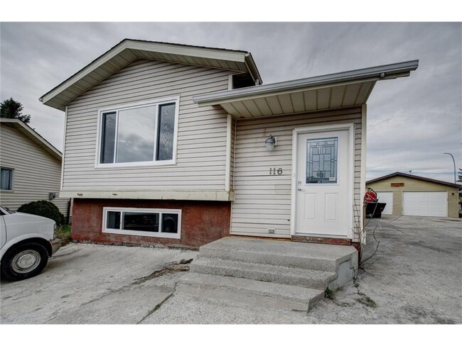 property at 116 Castlebrook Way NE
