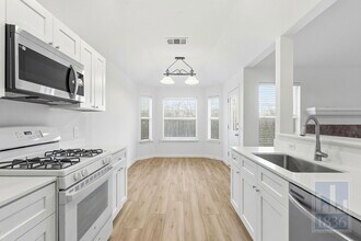 606 Colonial Park Blvd in Austin, TX - Building Photo - Building Photo