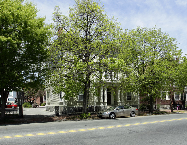 392 Essex St in Salem, MA - Foto de edificio - Building Photo