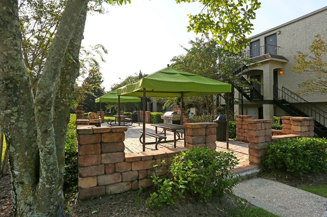 Parkway Square Apartments in Tallahassee, FL - Foto de edificio - Building Photo